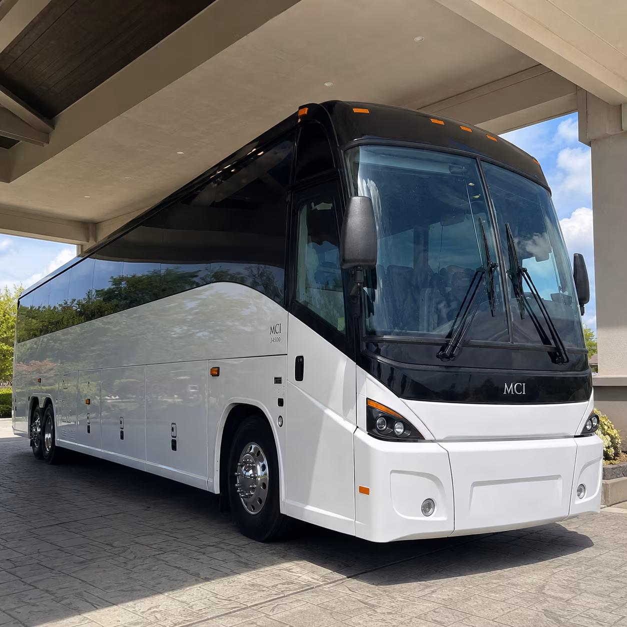 long distance airport runs to san antonio international and harlingen valley international